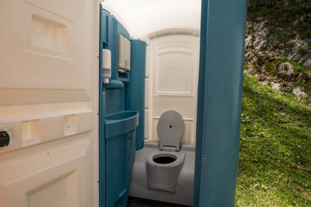 Best Portable restroom trailer rental  in Upper Pohatcong, NJ